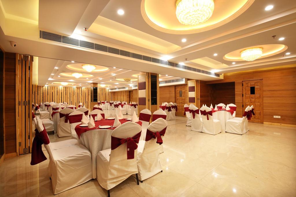 Mint Hotel Premia Chandigarh, Zirakpur Exterior foto