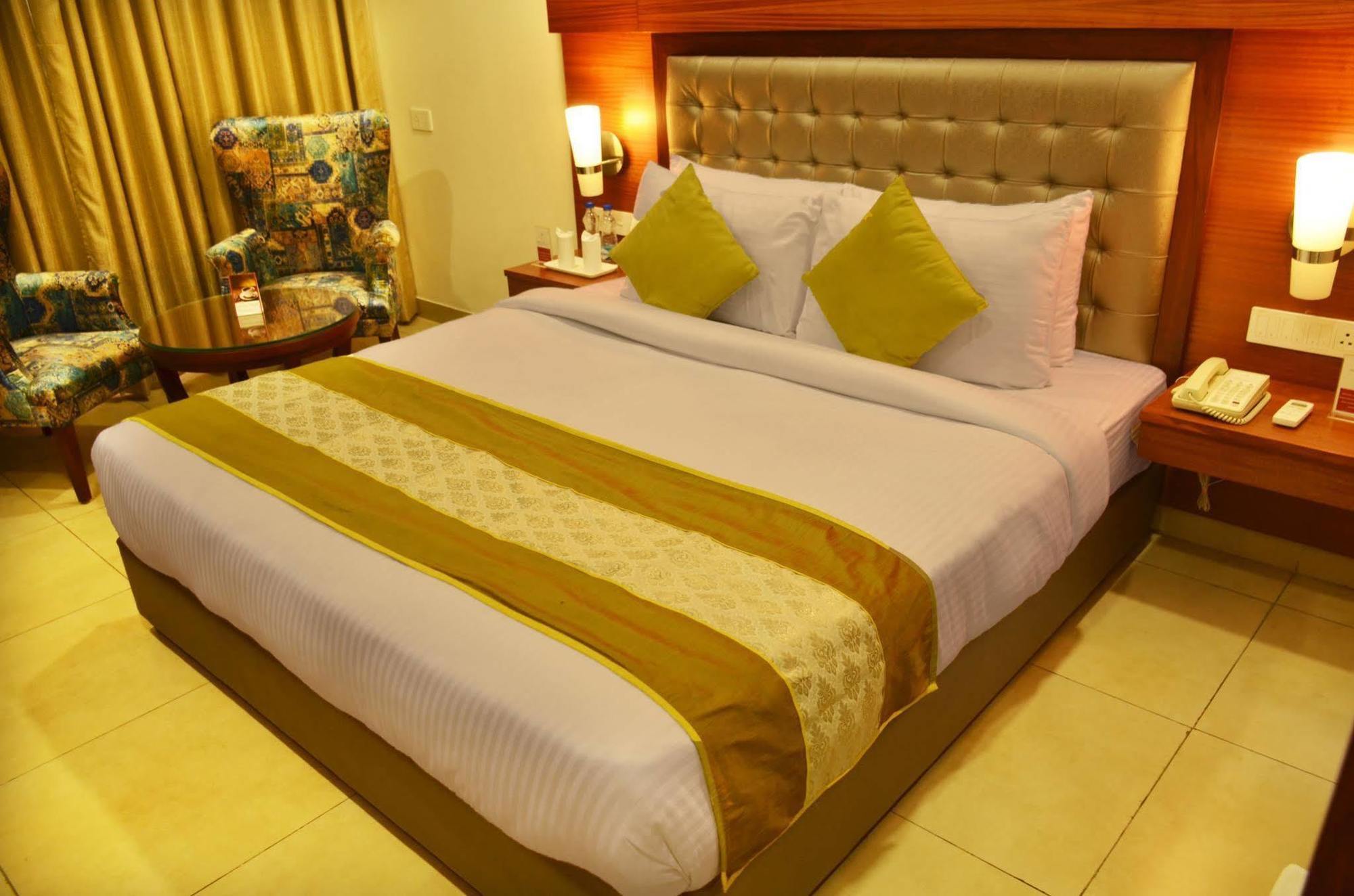 Mint Hotel Premia Chandigarh, Zirakpur Exterior foto