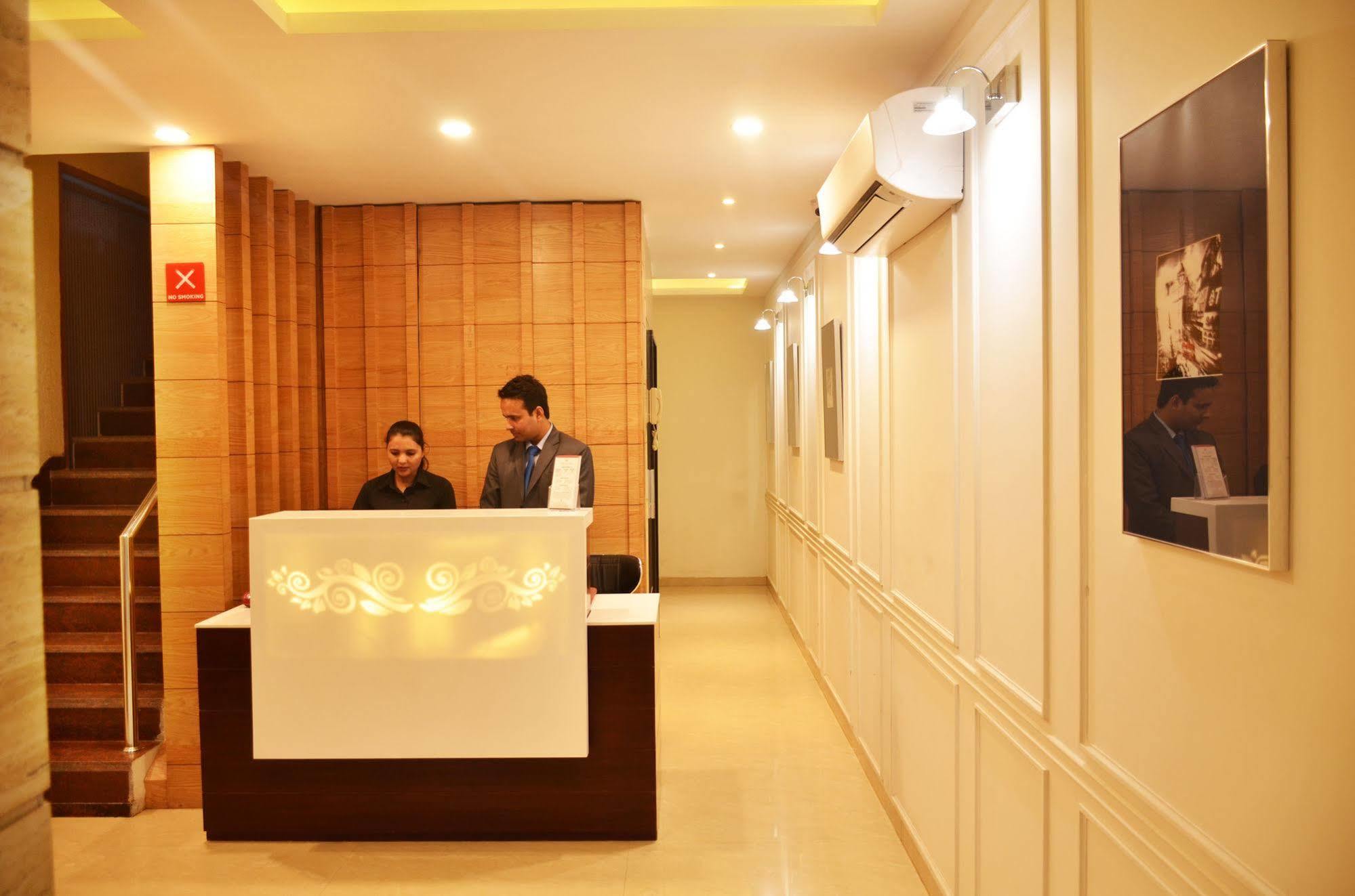 Mint Hotel Premia Chandigarh, Zirakpur Exterior foto